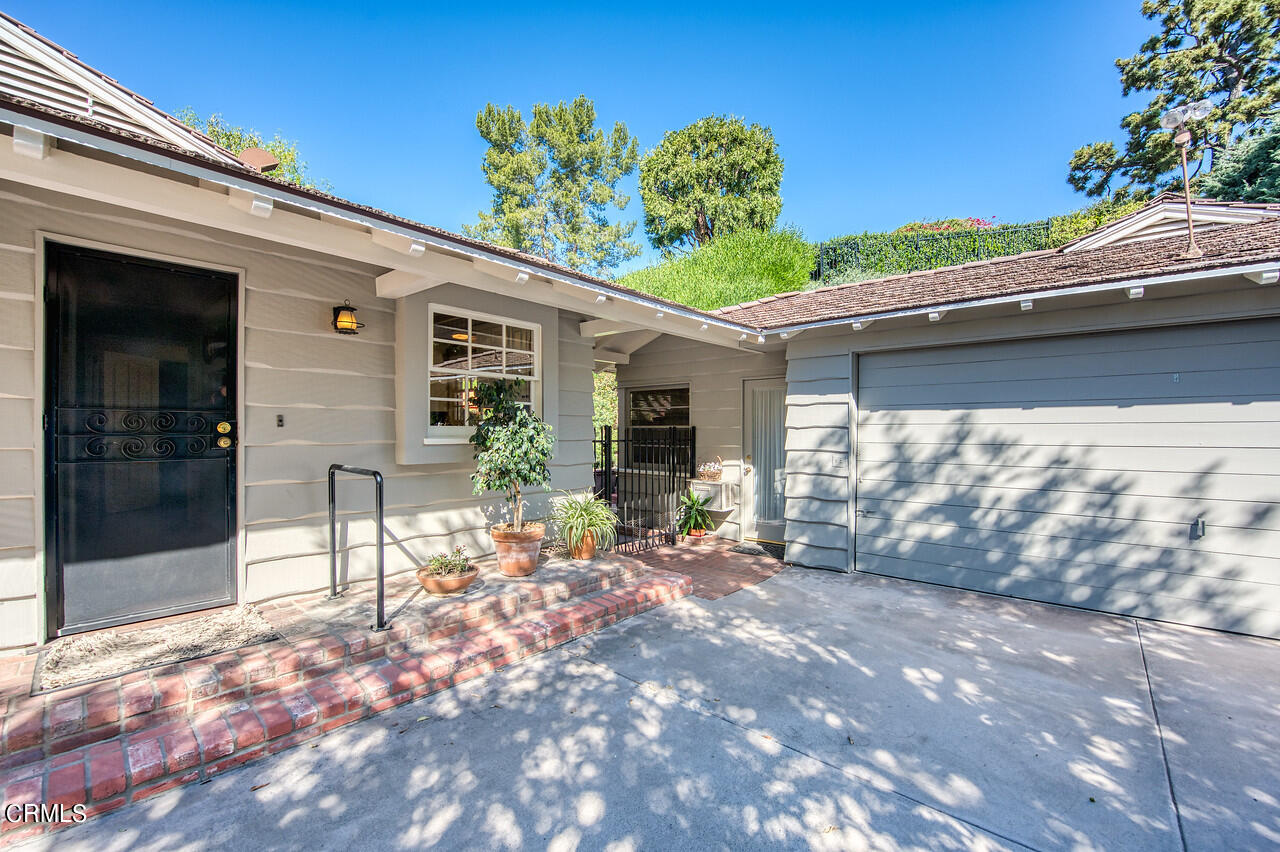 3320 Calvert Road Pasadena, CA 91107 - Photo 16 of 27 a view of a lounge chairs in the porch