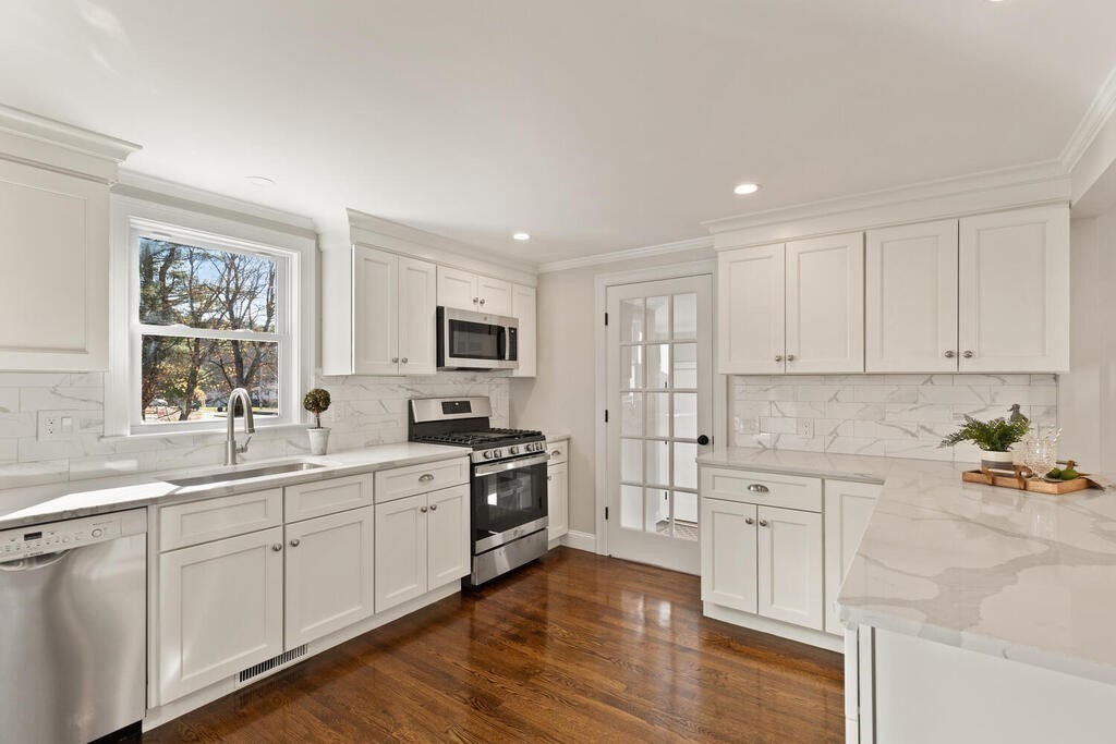 6 Anthony Road North Reading, MA 01864 - Photo 5 of 27