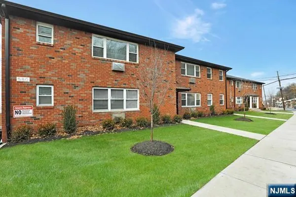 $1,950 | 570 Fairview Avenue, Unit 14, Fairview, NJ 07022