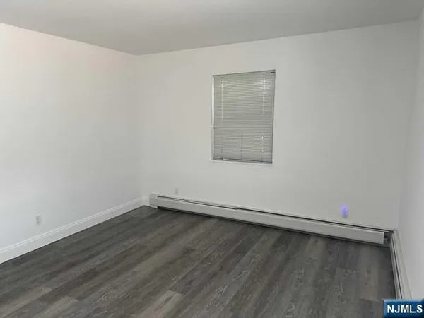 $1,950 | 570 Fairview Avenue, Unit 14, Fairview, NJ 07022