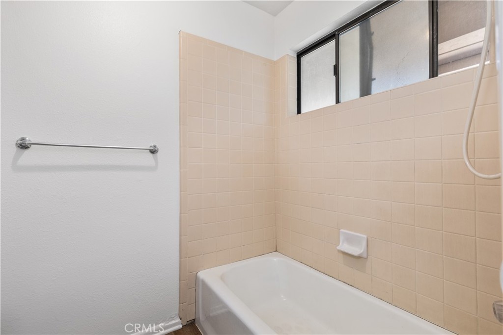 7905 San Gregorio Road Atascadero, CA 93422 - Photo 15 of 40 Primary bathroom.