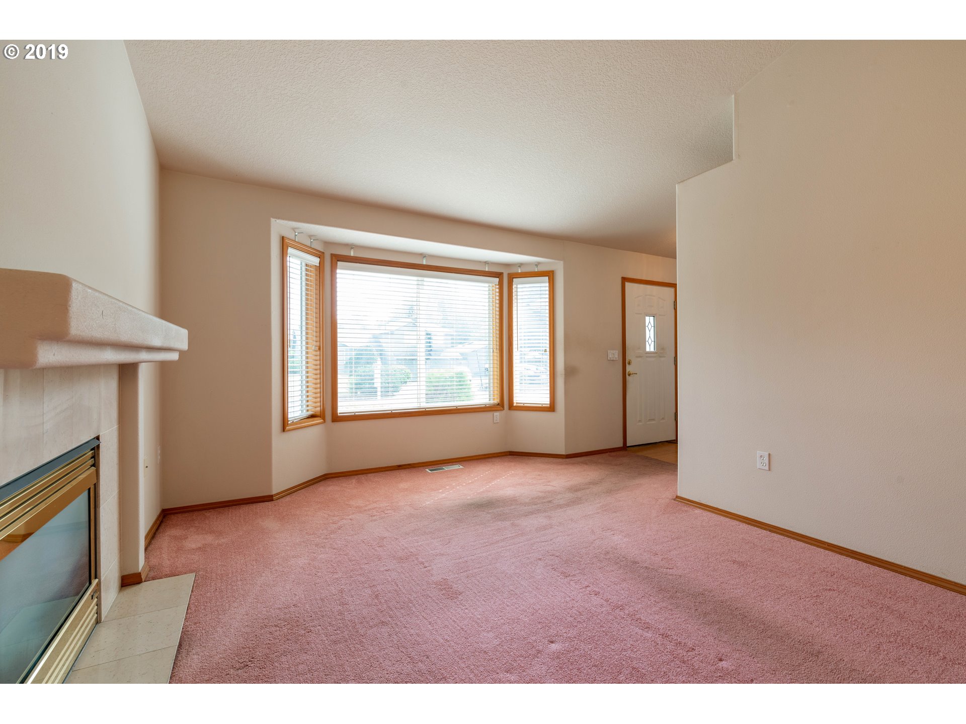 2045 Northeast Gertz Road Portland, OR 97211 - Photo 4 of 18 Gallery Image 4