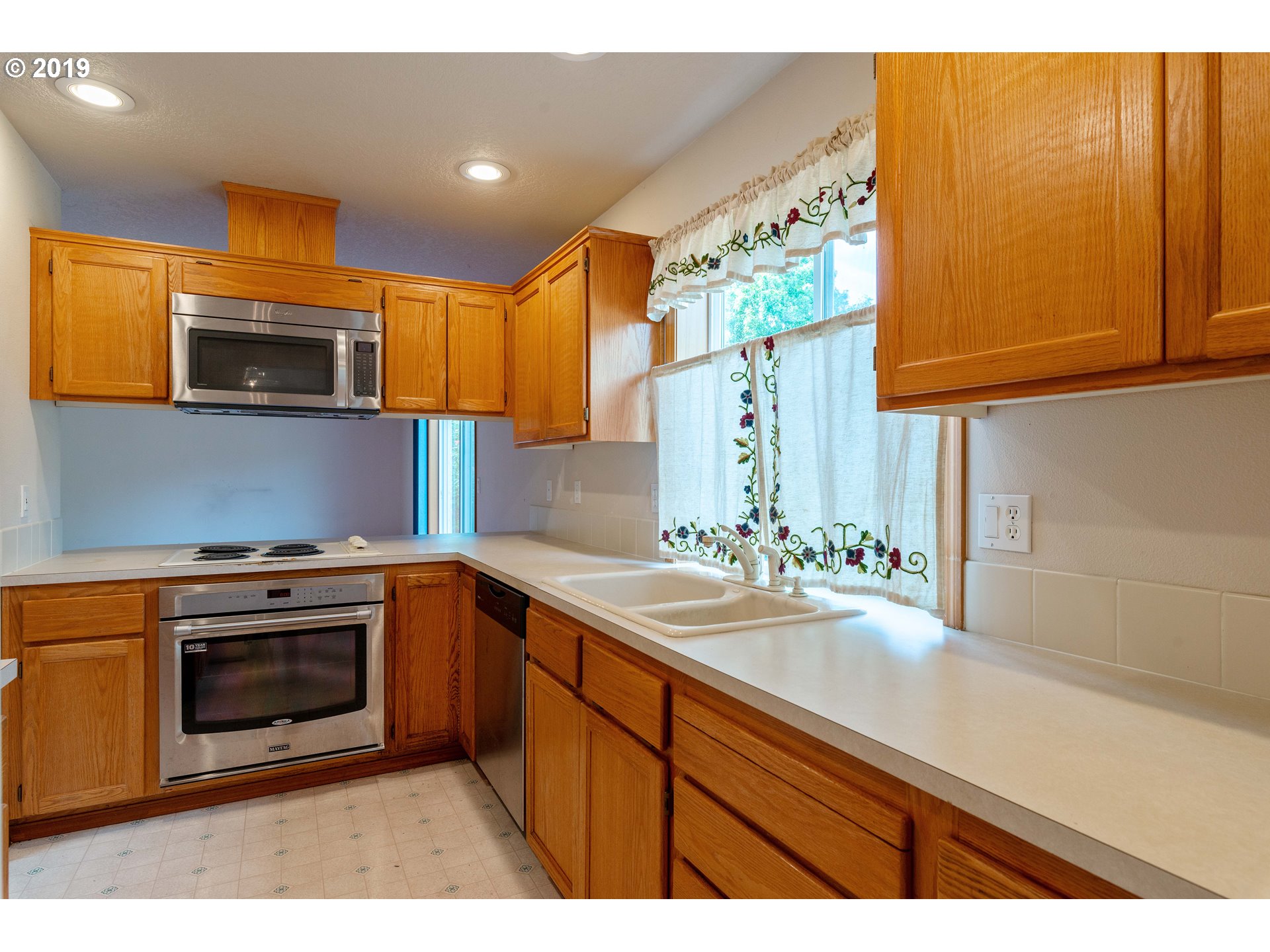 2045 Northeast Gertz Road Portland, OR 97211 - Photo 7 of 18 Gallery Image 7