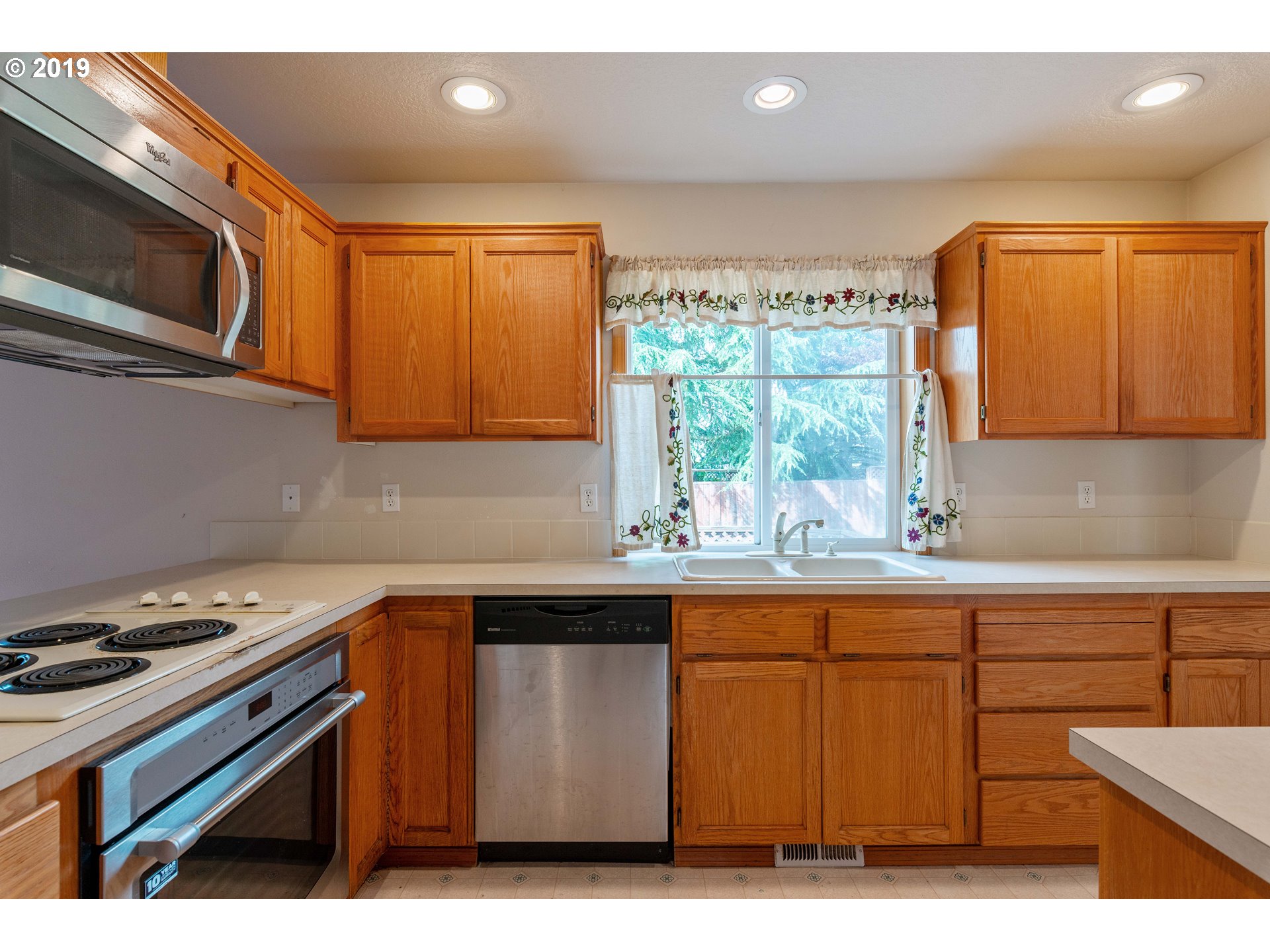 2045 Northeast Gertz Road Portland, OR 97211 - Photo 8 of 18 Gallery Image 8