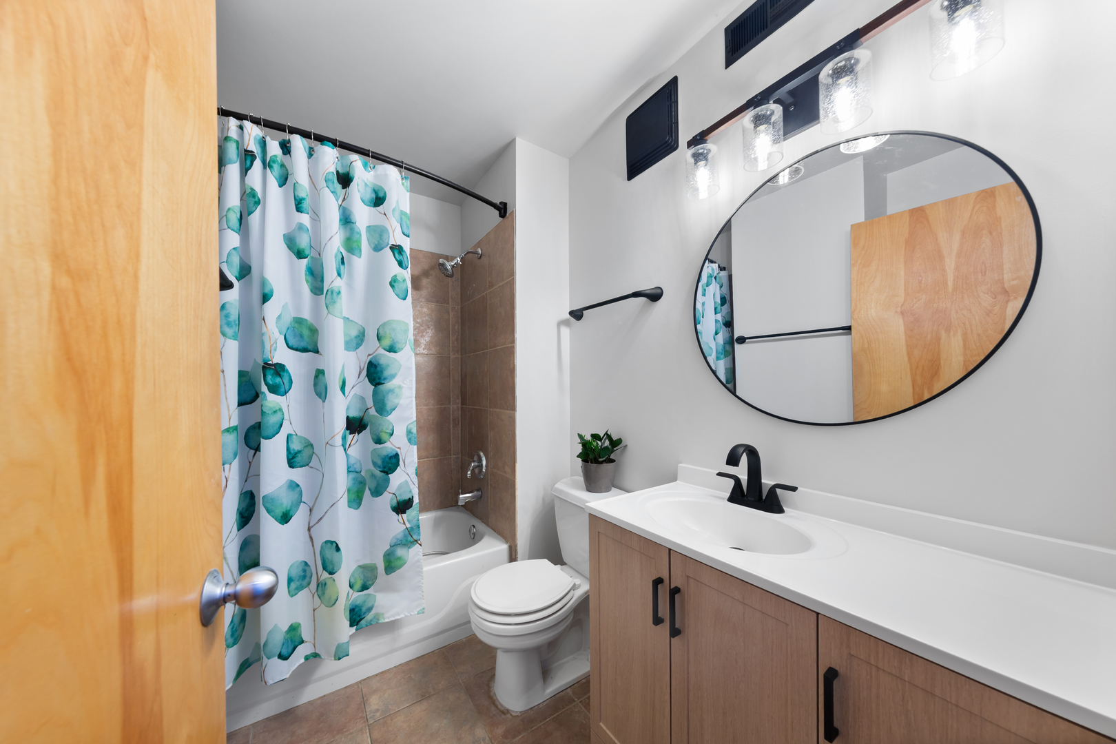 215 North Aberdeen Street, Unit 403A Chicago, IL 60607 - Photo 19 of 22 a bathroom with a toilet a sink and a mirror