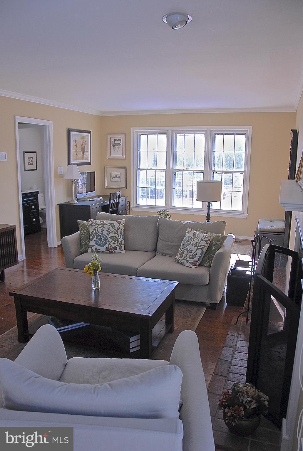 11675 Stockbridge Lane Reston, VA 20194 - Photo 9 of 22 Living Room