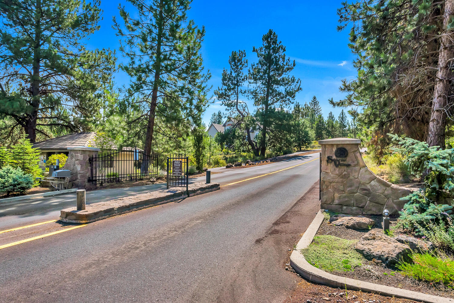 19666 Sunshine Way Bend, OR 97702 - Photo 31 of 31 SRV Entry