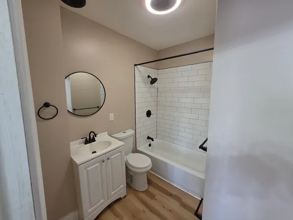 $2,200 | 184 King Street, Unit 2, Springfield, MA 01109