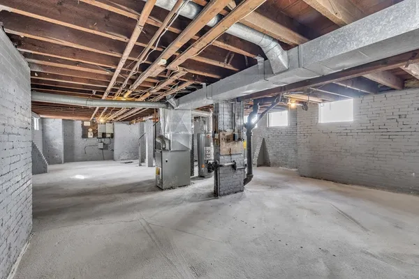 $2,200 | 184 King Street, Unit 2, Springfield, MA 01109