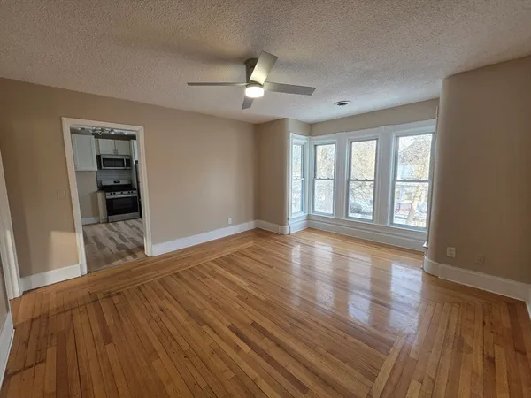 $2,200 | 184 King Street, Unit 2, Springfield, MA 01109