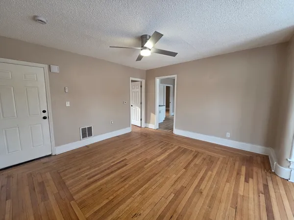 $2,200 | 184 King Street, Unit 2, Springfield, MA 01109