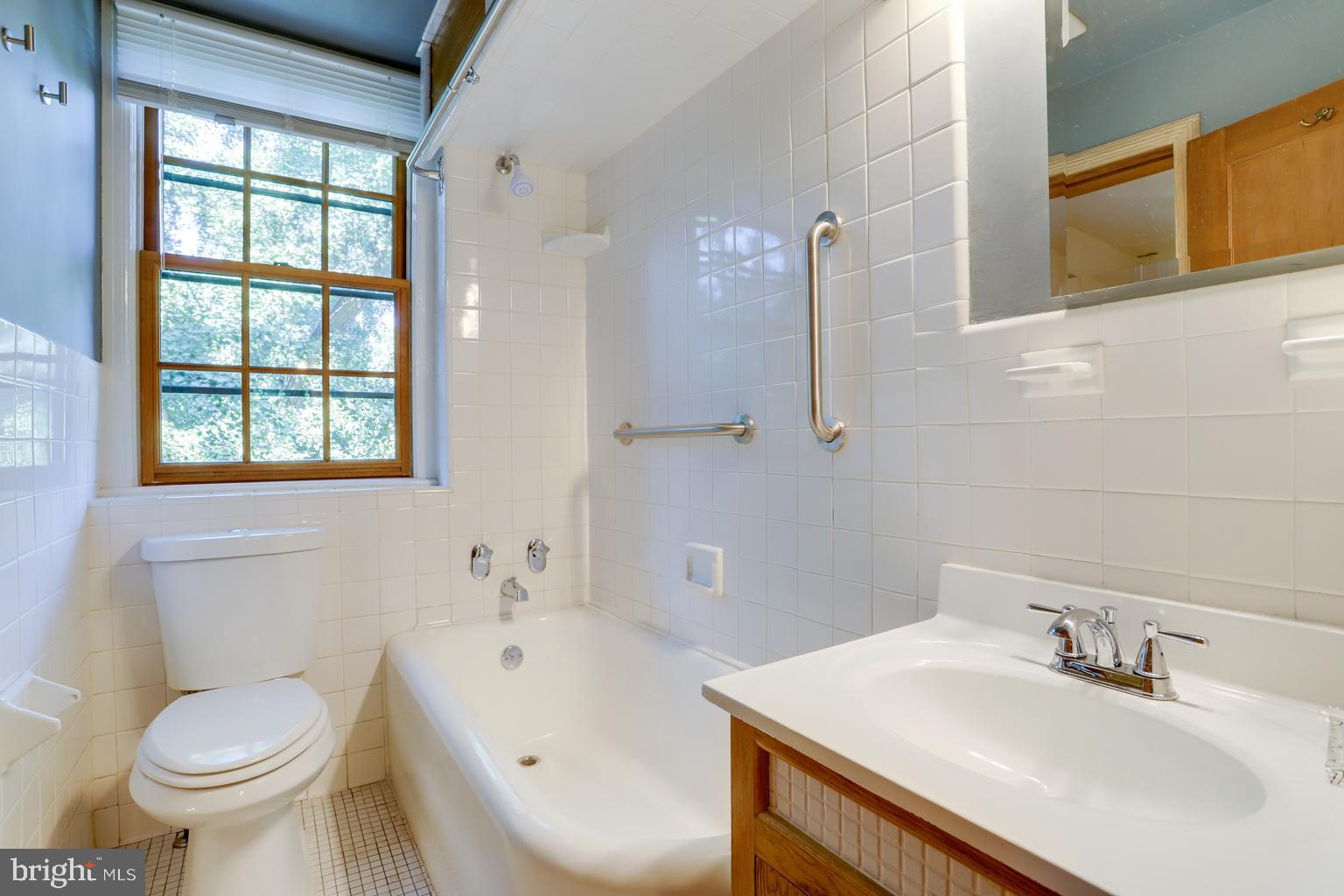 2032 Belmont Road Northwest, Unit 404 Washington, DC 20009 - Photo 11 of 37 Gallery Image 11