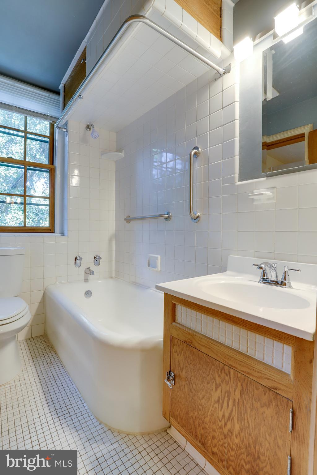 2032 Belmont Road Northwest, Unit 404 Washington, DC 20009 - Photo 12 of 37 Gallery Image 12