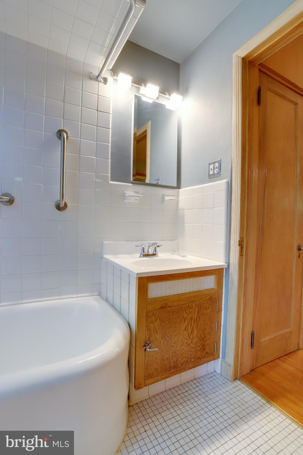 2032 Belmont Road Northwest, Unit 404 Washington, DC 20009 - Photo 9 of 37 Gallery Image 9