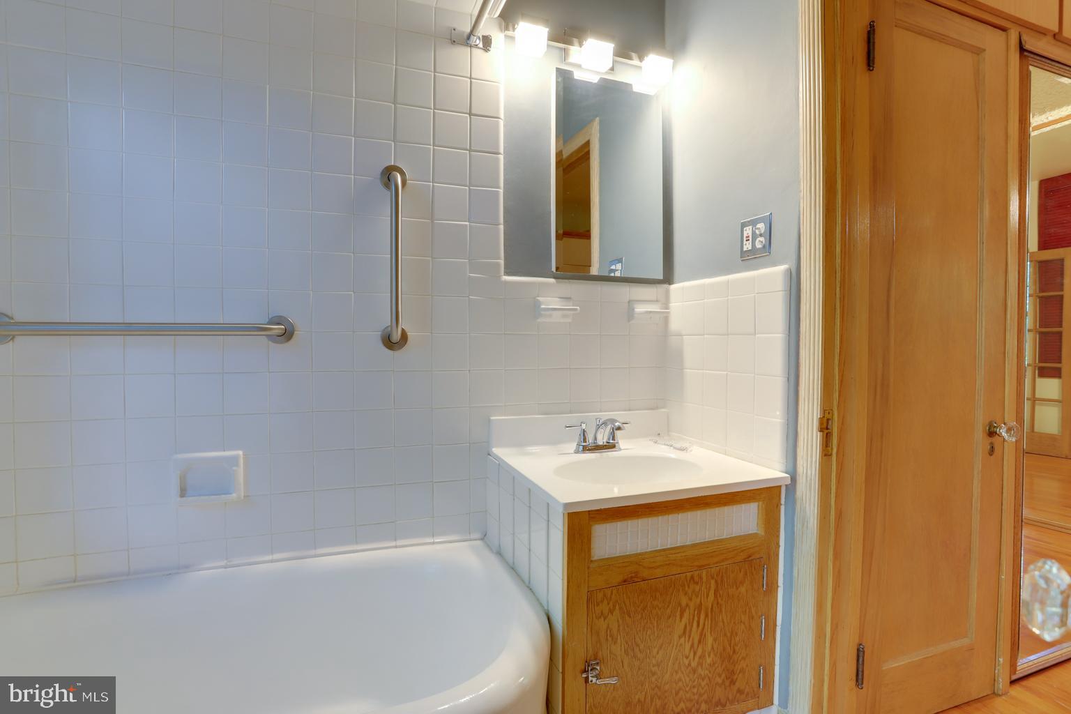 2032 Belmont Road Northwest, Unit 404 Washington, DC 20009 - Photo 10 of 37 Gallery Image 10