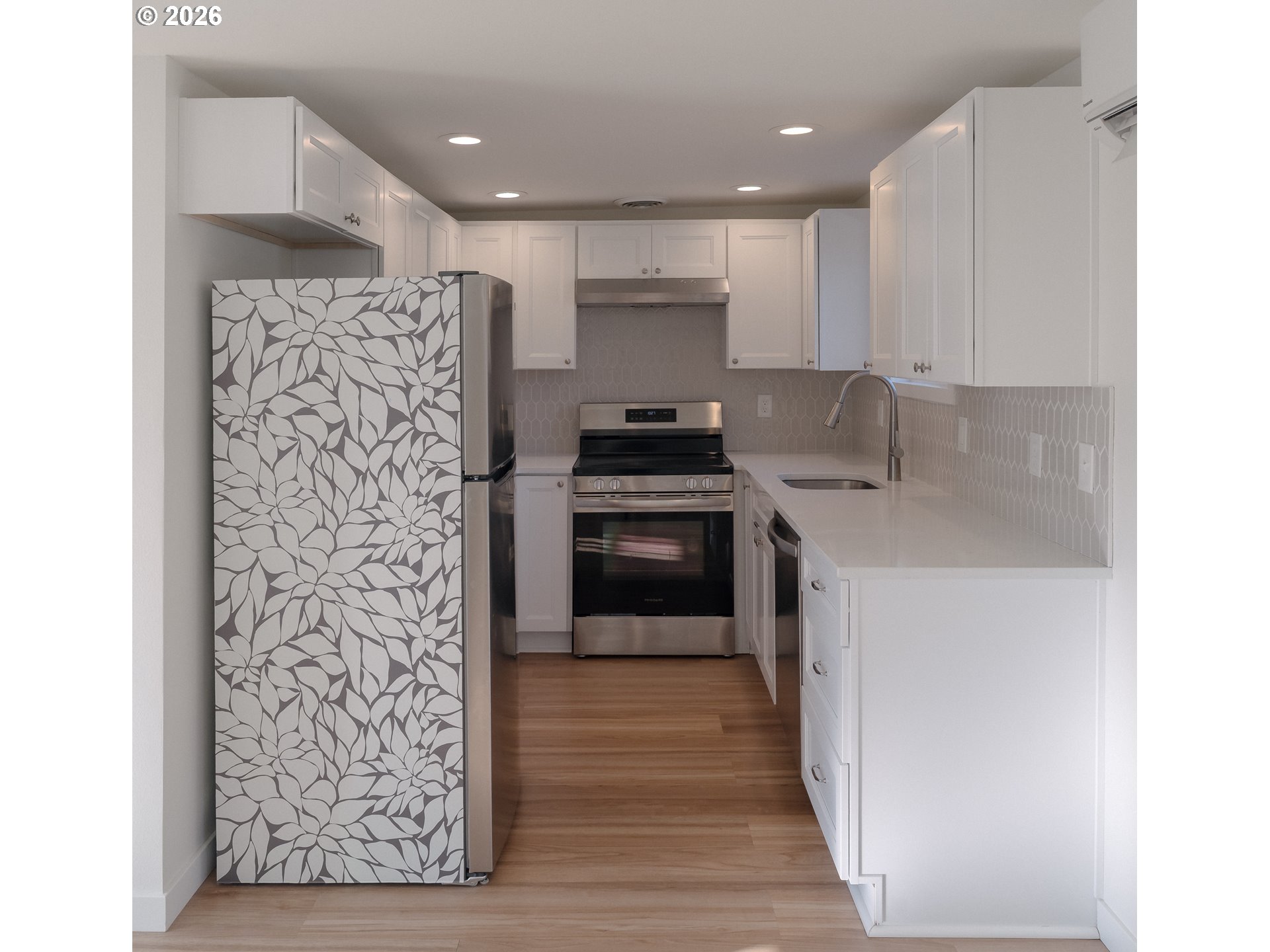 4815 Southwest Dickinson Street Portland, OR 97219 - Photo 13 of 27