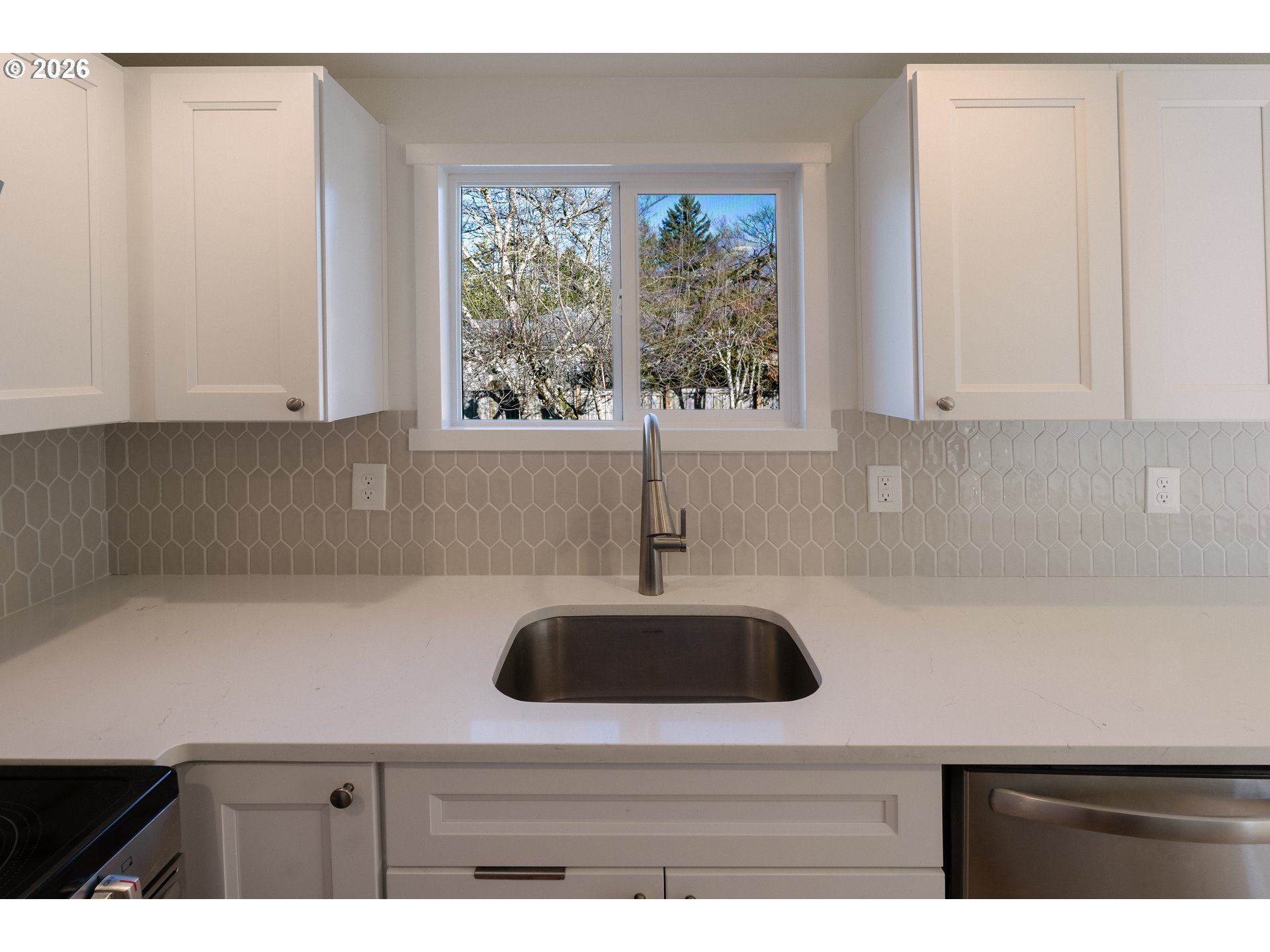 4815 Southwest Dickinson Street Portland, OR 97219 - Photo 16 of 27