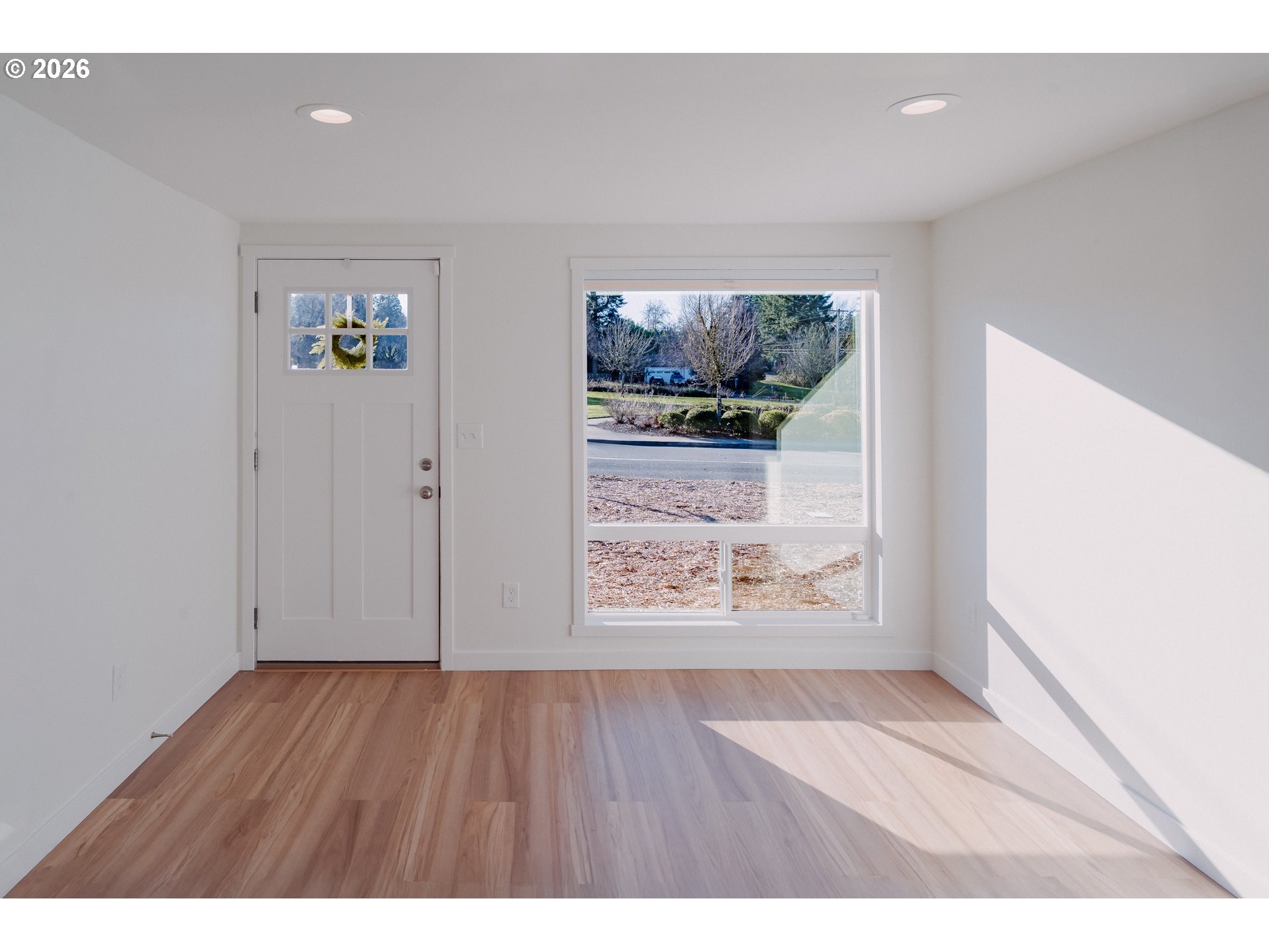 4815 Southwest Dickinson Street Portland, OR 97219 - Photo 8 of 27 Living Room/Entrance