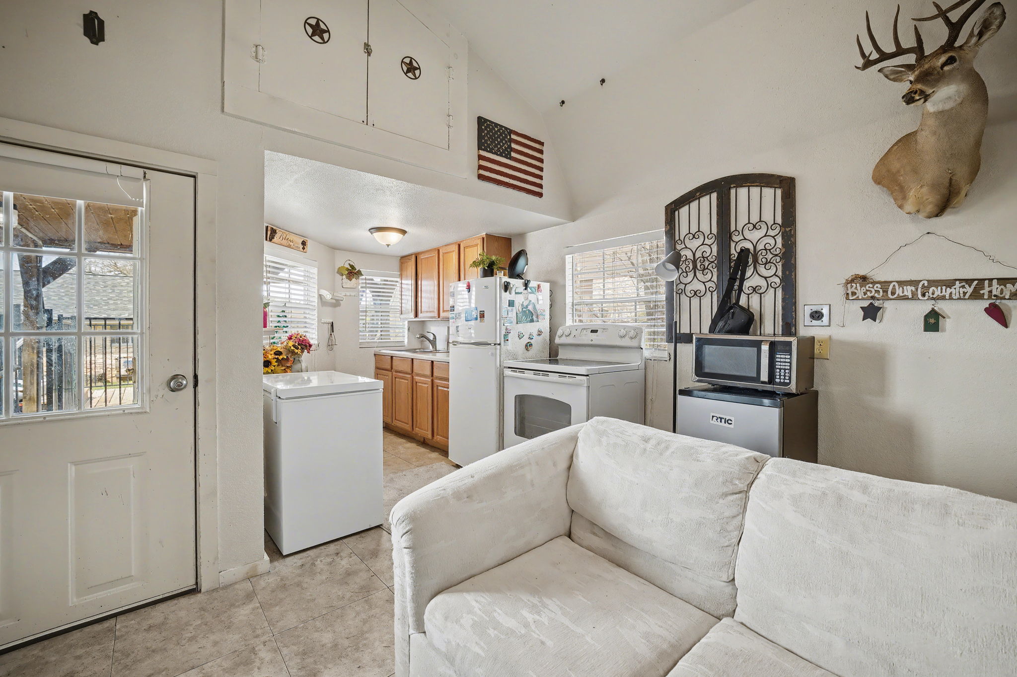 103 Oak Ridge Circle Georgetown, TX 78628 - Photo 21 of 22 Kitchen with light countertops, vaulted ceiling, stainless steel appliances, and light tile patterned flooring
