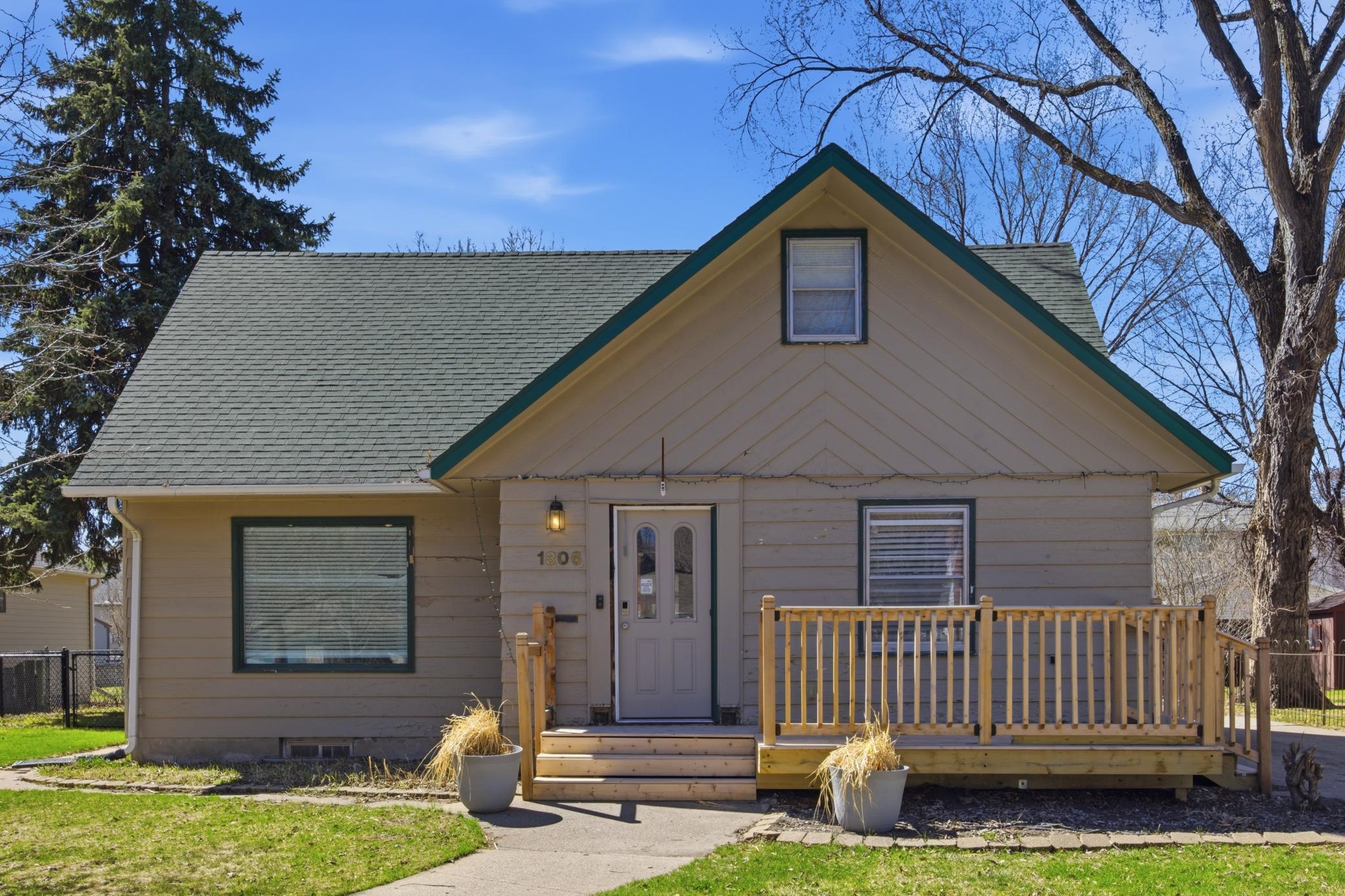 1306 5th Street North Fargo, ND 58102 - Photo 2 of 46