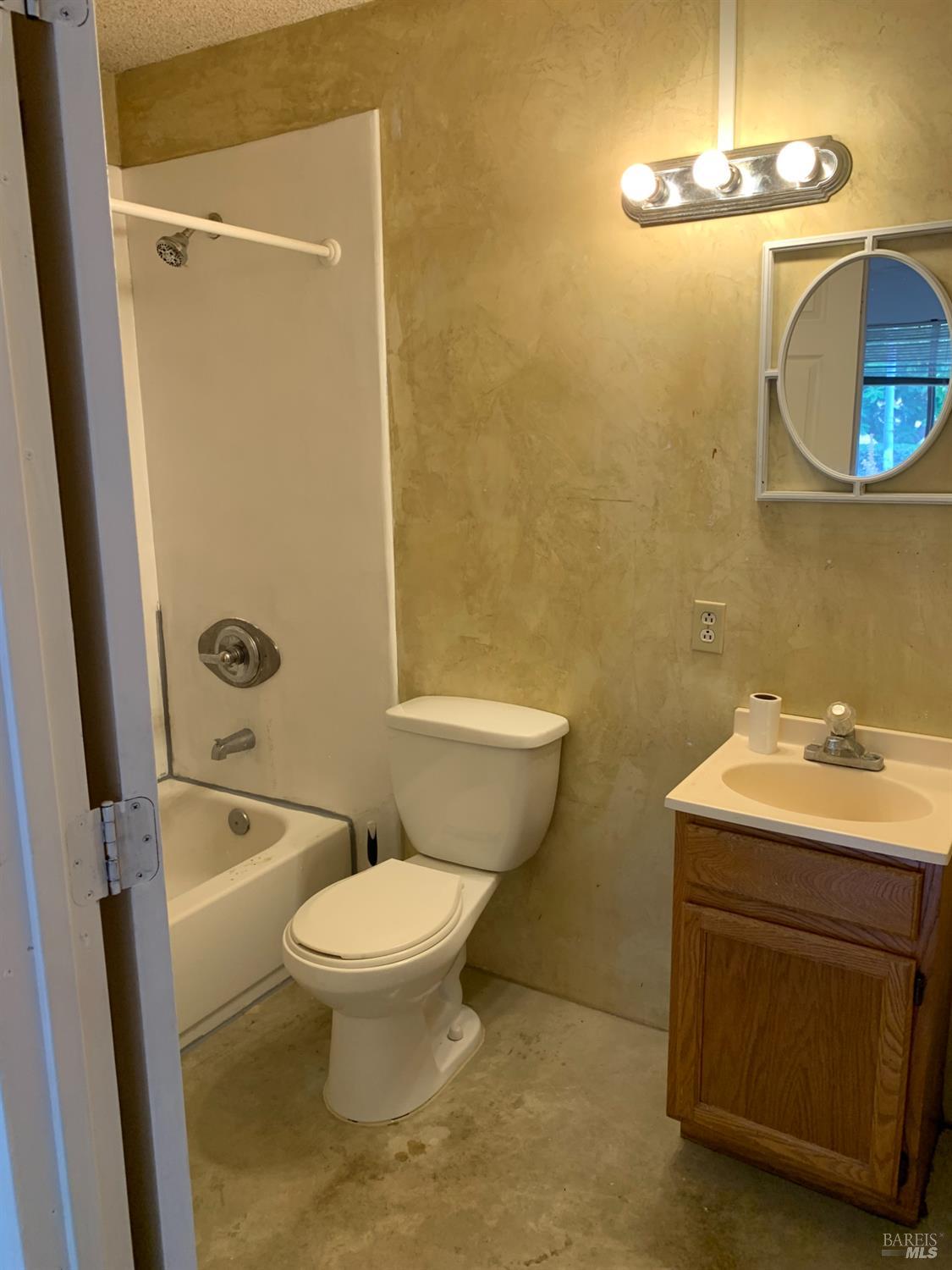 916 Link Lane Santa Rosa, CA 95401 - Photo 5 of 12 Gallery Image 5