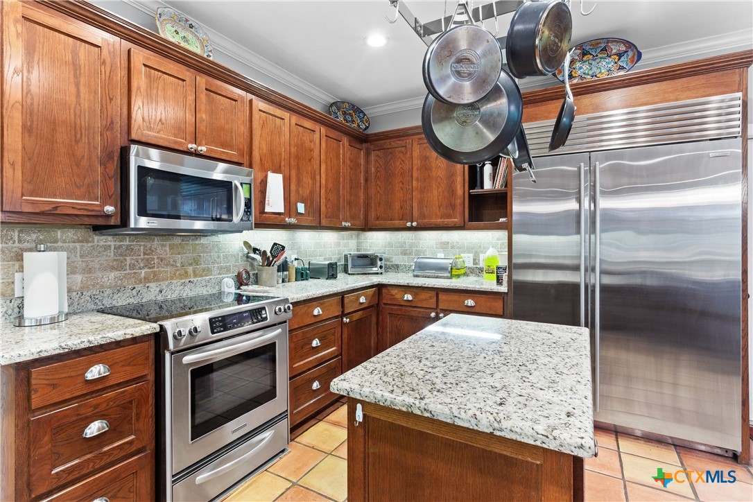 801 Treasure Oaks Road Inez, TX 77968 - Photo 11 of 48
