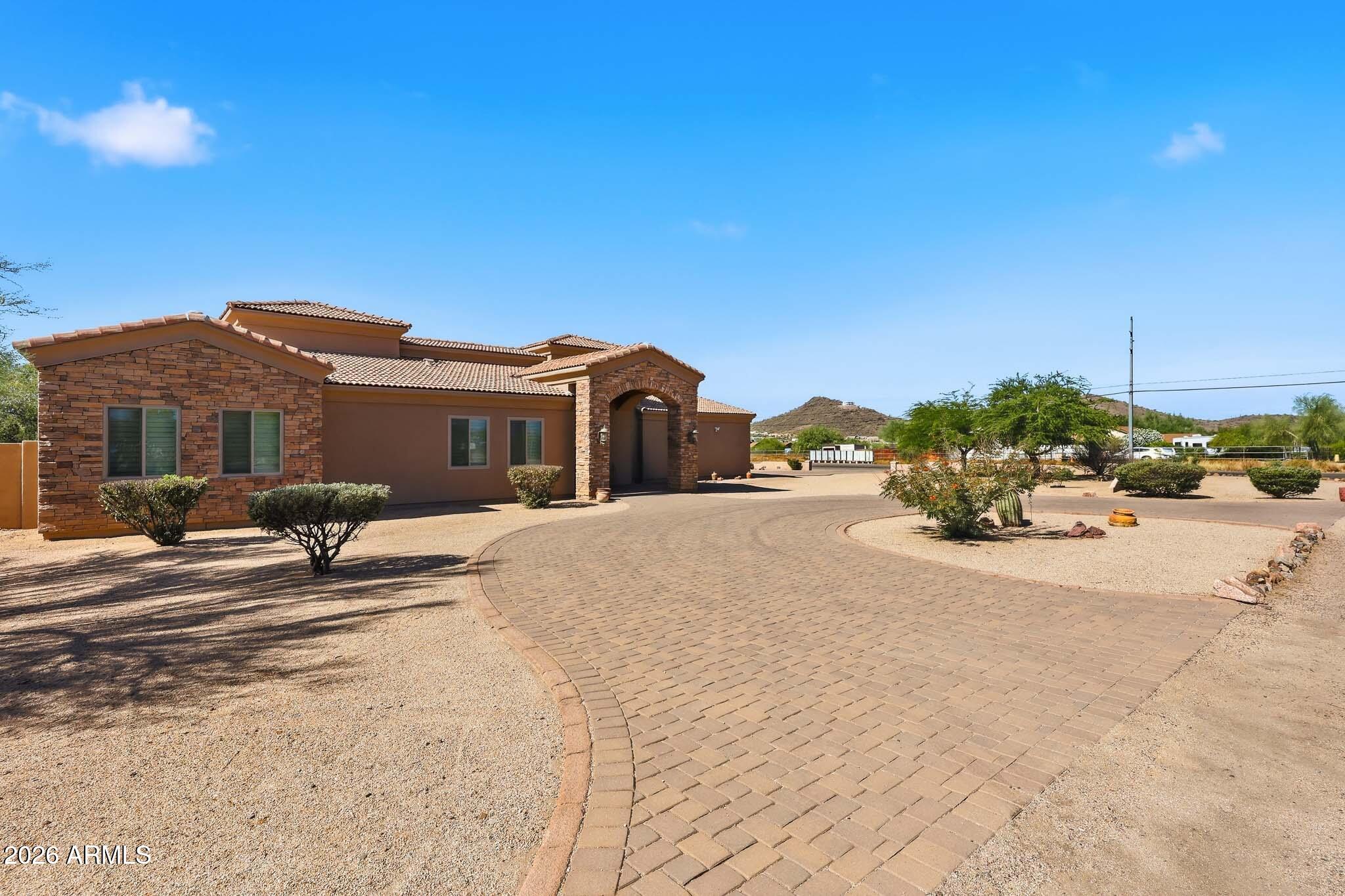 2649 West Irvine Road Phoenix, AZ 85086 - Photo 3 of 90 A (2)