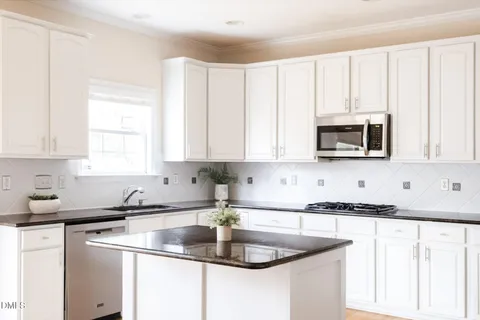 $695,000 | 1124 Woodlands Creek Way, Apex, NC 27502