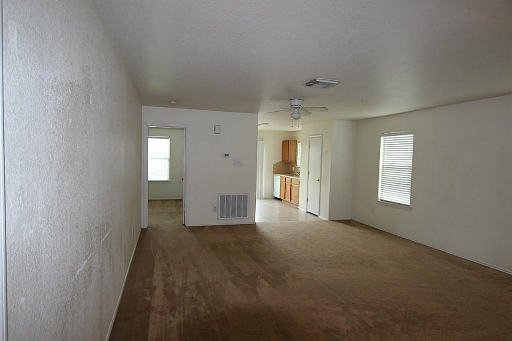 5015 Fox Mill Lane Spring, TX 77389 - Photo 6 of 9 an empty room with windows and closet