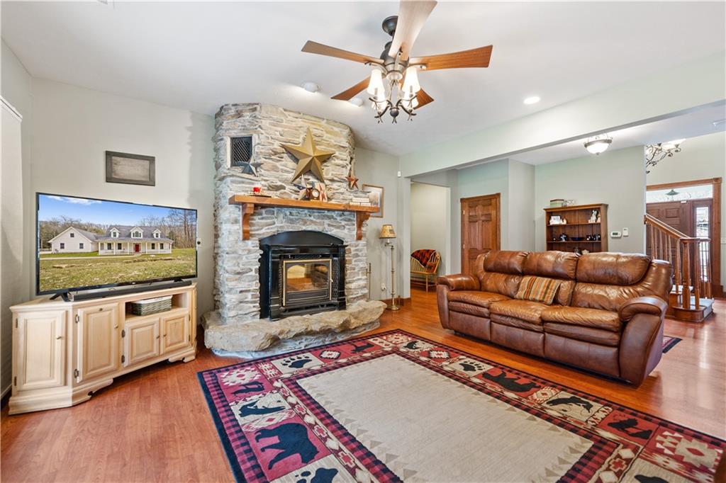 528 Hahn Road Canonsburg, PA 15317 - Photo 3 of 25 Gallery Image 3