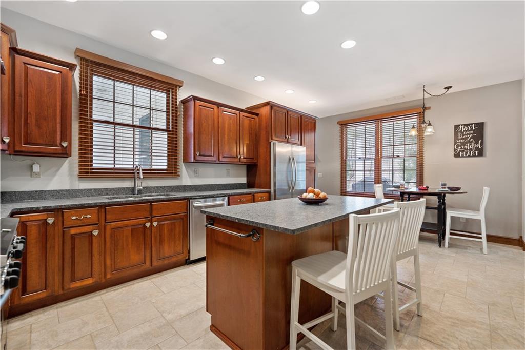 528 Hahn Road Canonsburg, PA 15317 - Photo 6 of 25 Gallery Image 6