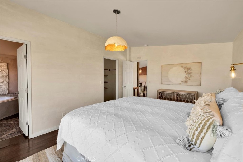 60707 Sonora Road Joshua Tree, CA 92252 - Photo 29 of 48 a bedroom with a bed and a chandelier