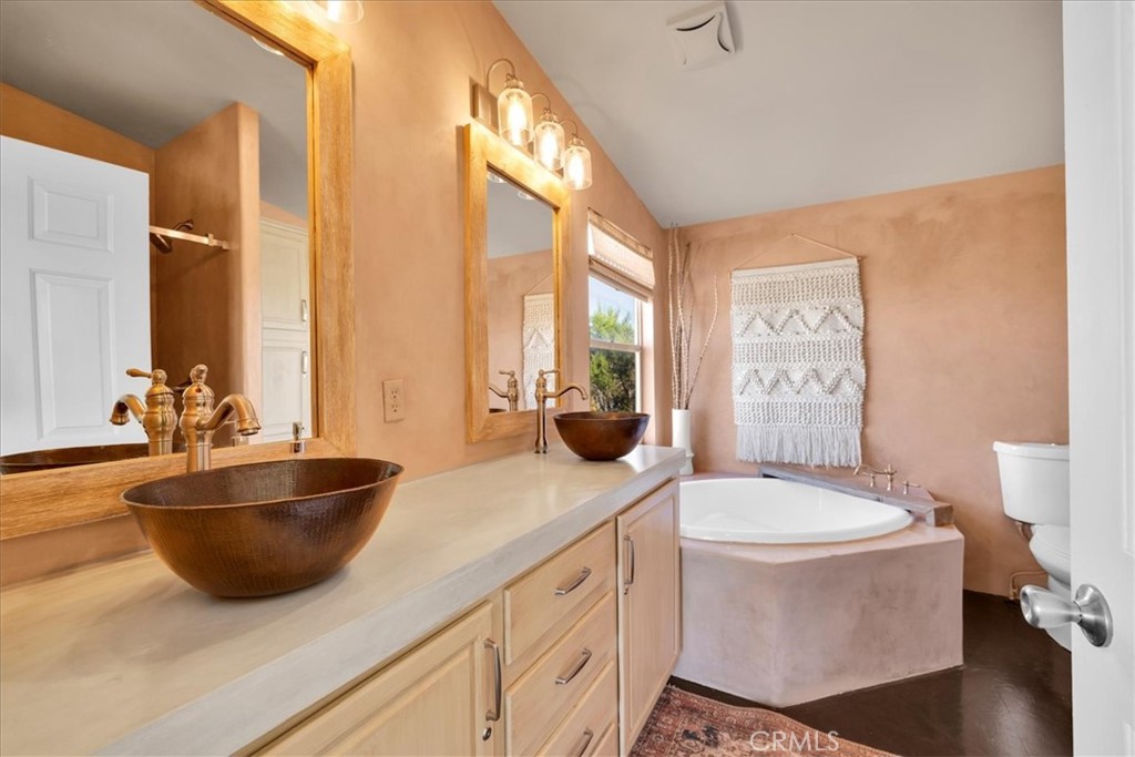 60707 Sonora Road Joshua Tree, CA 92252 - Photo 30 of 48 a bathroom with a tub a sink and mirror