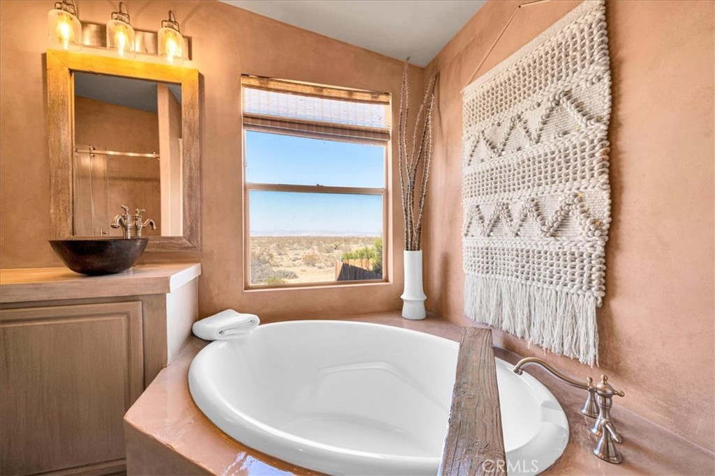60707 Sonora Road Joshua Tree, CA 92252 - Photo 32 of 48 a bathroom with a bathtub and a window