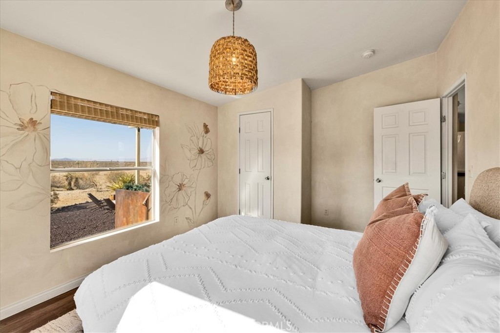 60707 Sonora Road Joshua Tree, CA 92252 - Photo 34 of 48 a bedroom with a bed and a window