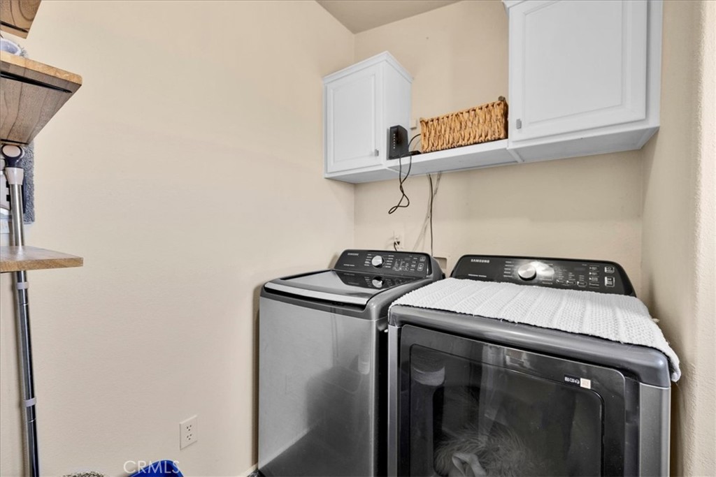 60707 Sonora Road Joshua Tree, CA 92252 - Photo 38 of 48 a utility room with dryer and washer