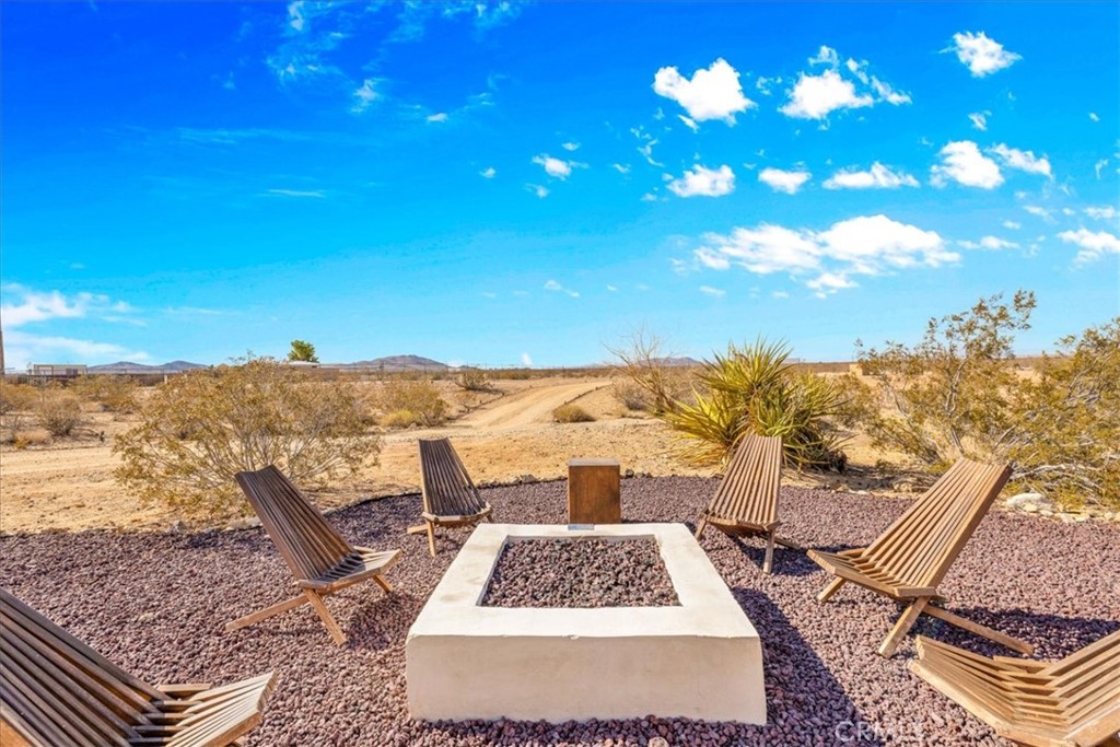 60707 Sonora Road Joshua Tree, CA 92252 - Photo 4 of 48 a view of a balcony with furniture