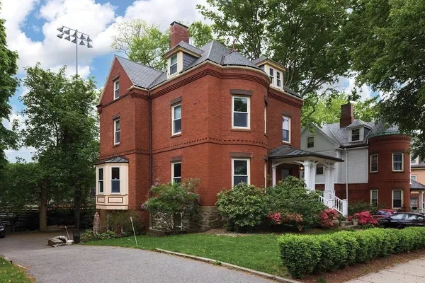 $6,000 | 16 Kent Square, Unit 1, Brookline, MA 02446