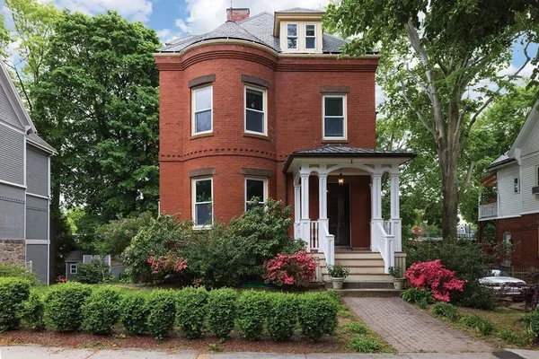 $6,000 | 16 Kent Square, Unit 1, Brookline, MA 02446