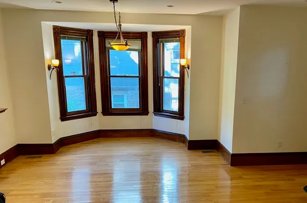 $6,000 | 16 Kent Square, Unit 1, Brookline, MA 02446