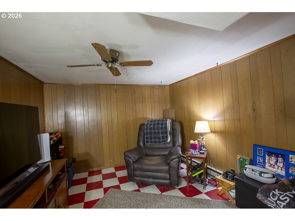 907 Fourth Street La Grande, OR 97850 - Photo 13 of 38