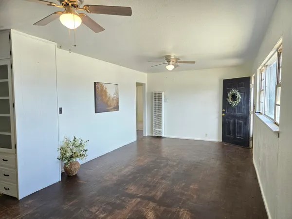 $54,500 | 803 North Donley Avenue, Tulia, TX 79088