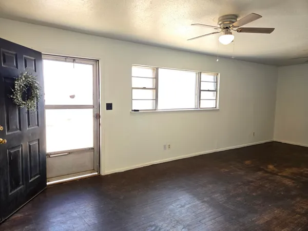 $54,500 | 803 North Donley Avenue, Tulia, TX 79088