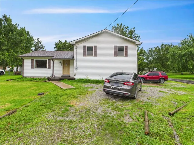 $215,000 | 300 East Mason Street, La Monte, MO 65337