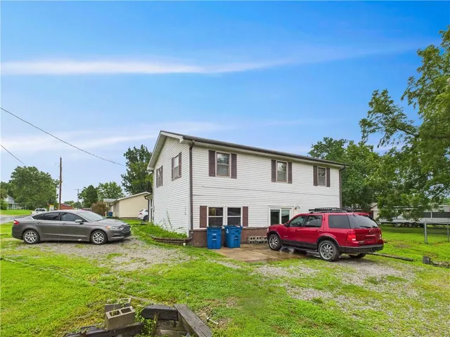 $215,000 | 300 East Mason Street, La Monte, MO 65337