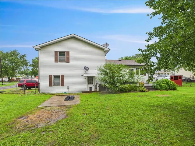 $215,000 | 300 East Mason Street, La Monte, MO 65337