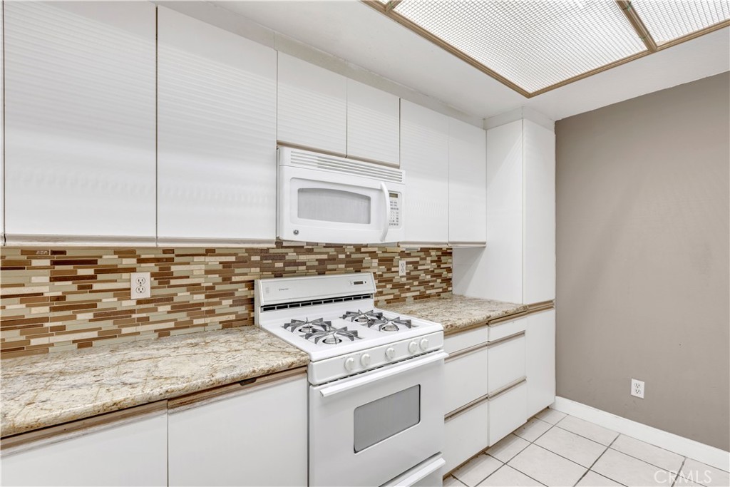 10511 Ashton Avenue, Unit 101 Los Angeles, CA 90024 - Photo 13 of 30