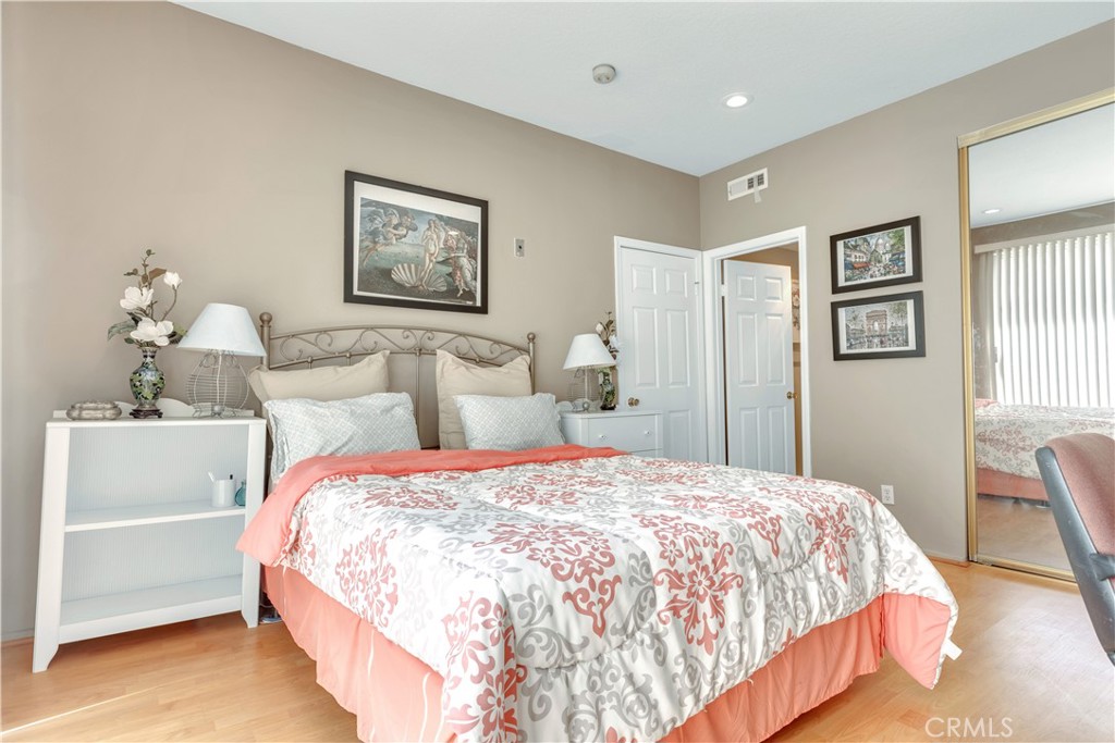 10511 Ashton Avenue, Unit 101 Los Angeles, CA 90024 - Photo 16 of 30 2nd bedroom