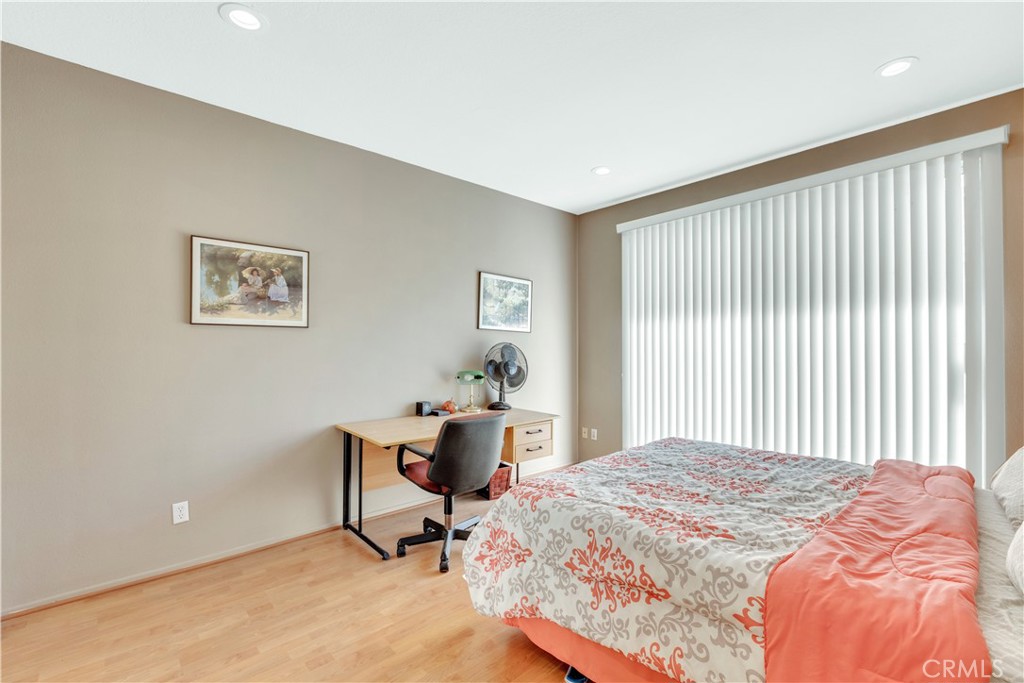 10511 Ashton Avenue, Unit 101 Los Angeles, CA 90024 - Photo 17 of 30 2nd bedroom
