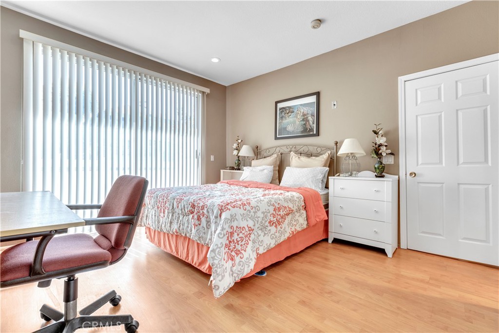 10511 Ashton Avenue, Unit 101 Los Angeles, CA 90024 - Photo 18 of 30 2nd bedroom